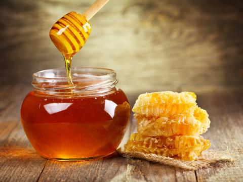 تفسير حلم العسل في الحلم وتفسير حلم بيع العسل